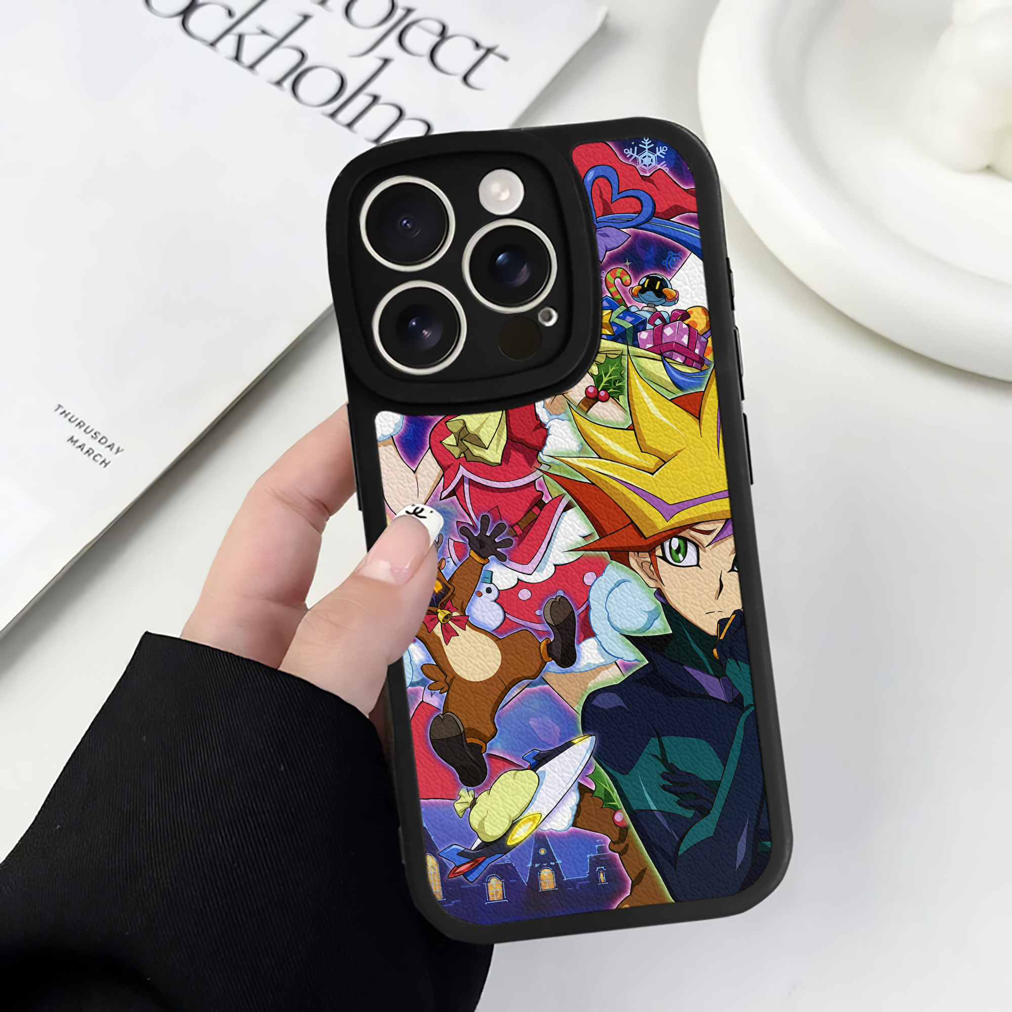 （画像用） 遊☆戯☆王 Yu-Gi-Oh! 【iPhone 16シリーズ対応】シリコンスマホケース（レザー調） 材質：シリコン